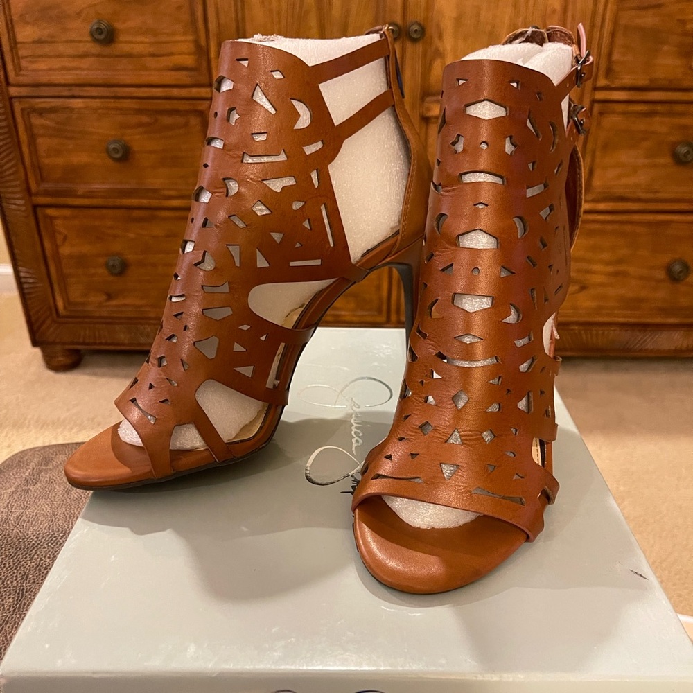 Jessica Simpson Tan Cutout Heels